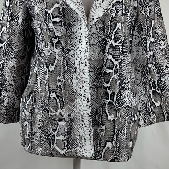 Chico’s Brown White Snakeskin Lightweight Jacket Size L - Picture 3 of 11